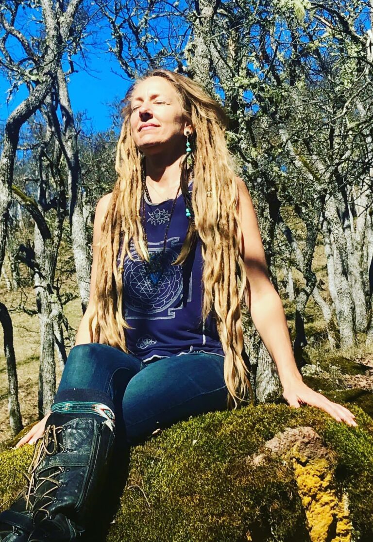 ?????????????????????? ???? ??????????... meditating, praying, dreaming, surrendering, growing, loving, releasing, opening to possibilities, fortifying my center, calling in the one, absorbing sunlight, laughing, crying, feeling everything, incubating ??
*
*
*
#nature #family #healinnature #trees #wisdom #elders #home #vibration #lawofattraction #ashland #oregon #dreambig #drumming #dreadlocks #wonderlocks #heart #prayer #everydaybeauty #mountainskyretreat #alternativearchitecture #beautyinsimplicity #explore